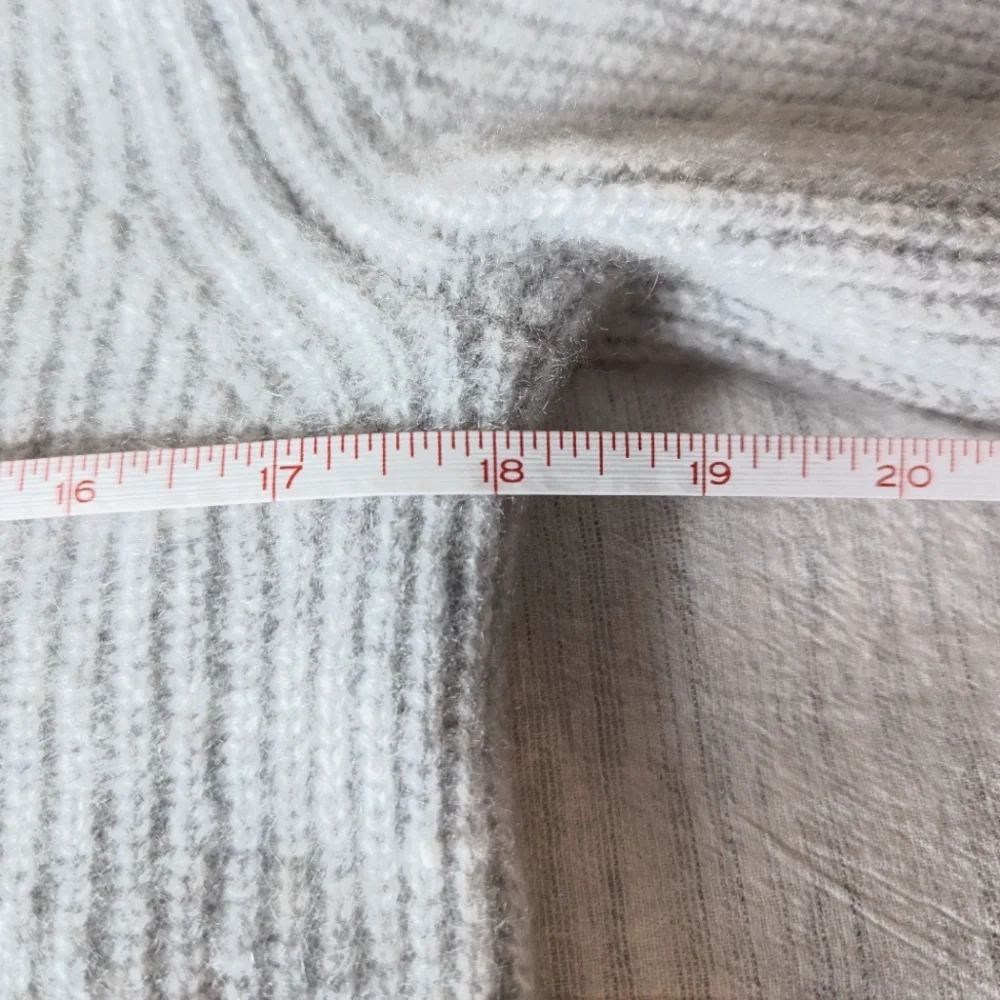 *HALOGEN* V-Neck 100% Cashmere Sweater w/ Side Slit Tie Heather Gray, Medium EUC - Picture 6 of 11